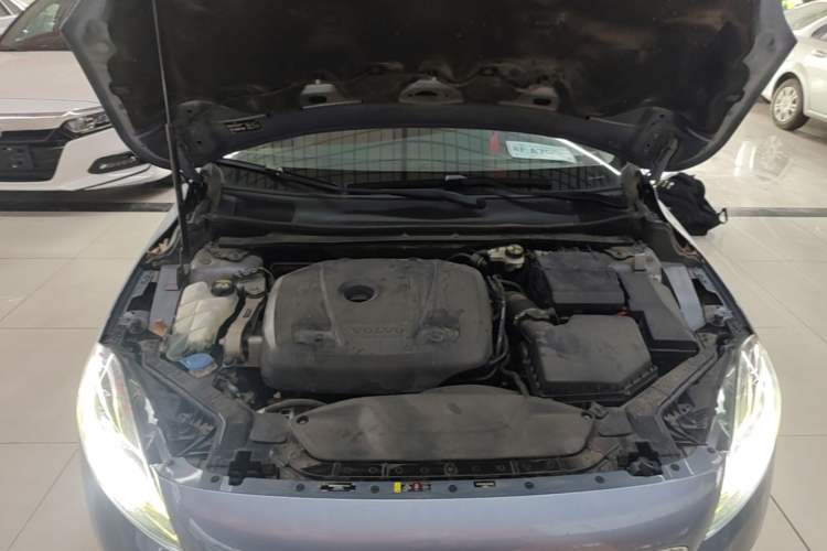 Used Volvo V40 2018 T3 Zhiya Edition Engine Bay