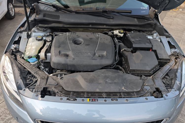 Used Volvo V40 2018 T3 Smart Edition Engine Bay