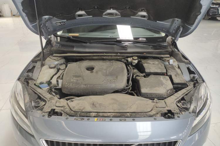 Used Volvo V40 2018 T3 Zhiyi Edition Engine Bay