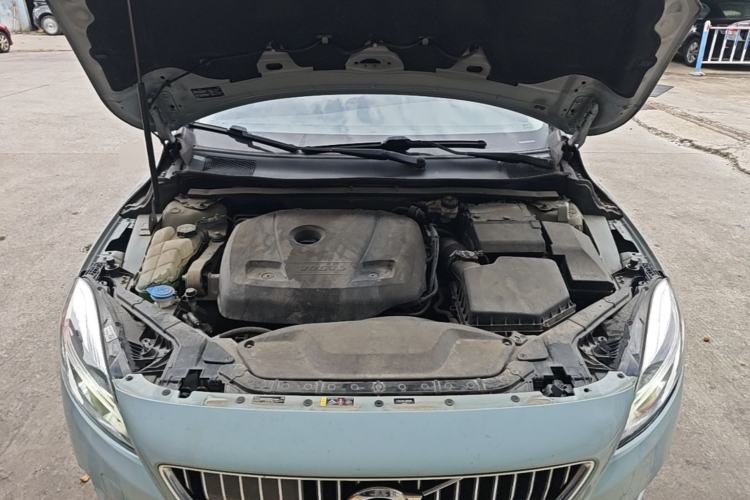 Used Volvo V40 2018 T3 Zhiya Edition Engine Bay