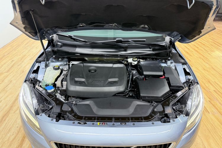 Used Volvo V40 2018 T3 Zhiyi Edition Engine Bay