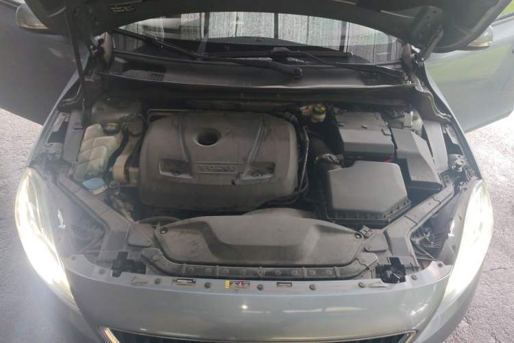 Used Volvo V40 2018 T3 Zhiyi Edition Engine Bay
