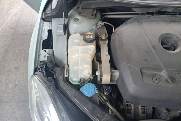 Used Volvo V40 2018 T3 Zhiya Edition Engine Bay Right