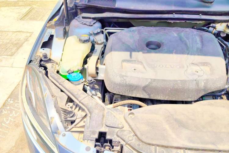 Used Volvo V40 2018 T3 Zhiyi Edition Engine Bay Right