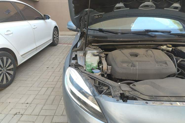 Used Volvo V40 2018 T3 Zhiya Edition Engine Bay Right