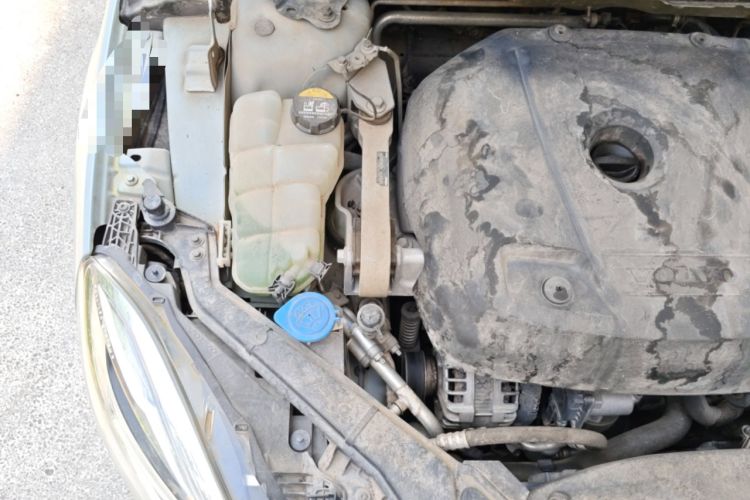 Used Volvo V40 2018 T3 Zhiyi Edition Engine Bay Right