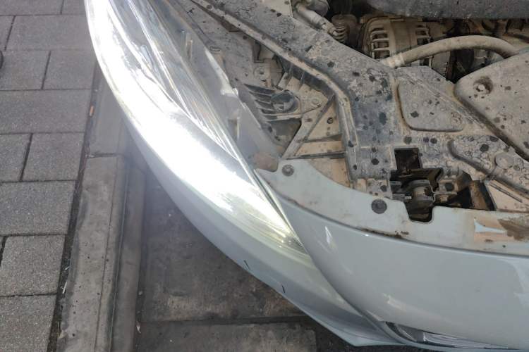 Used Volvo V40 2018 T3 Smart Edition Engine Bay Right