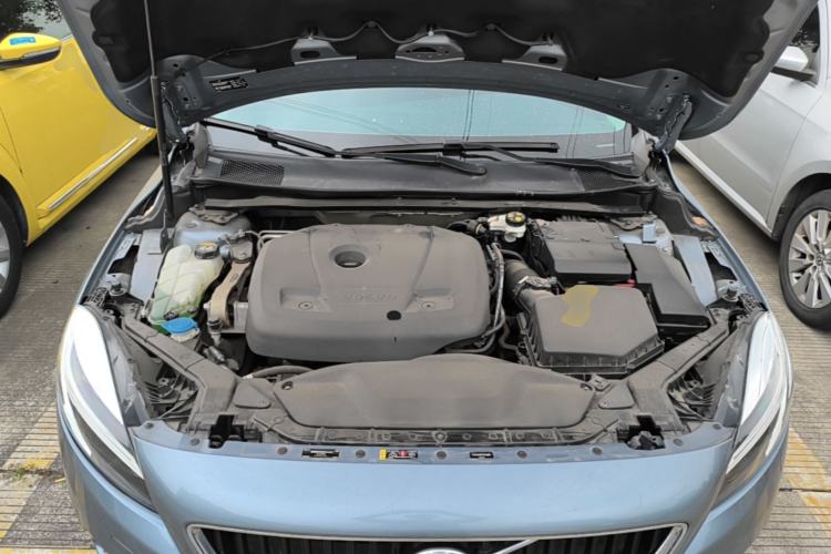 Used Volvo V40 2018 T3 Zhiyi Edition Engine Bay