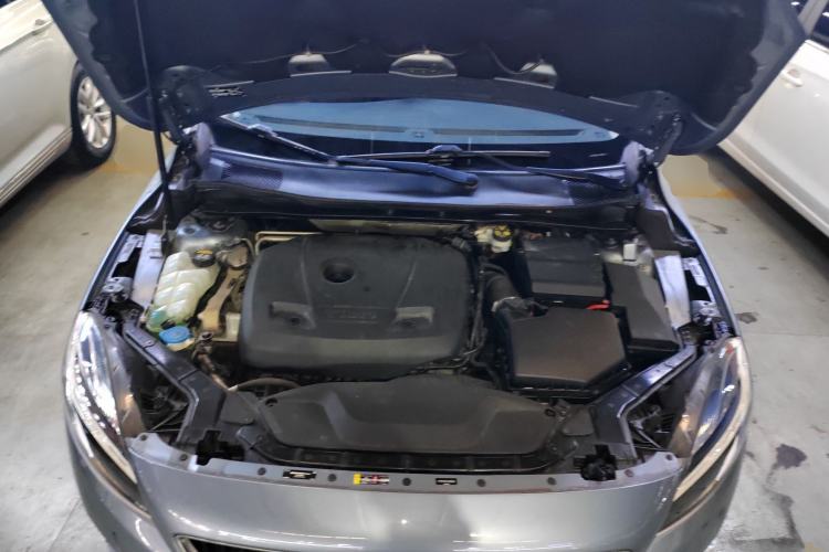Used Volvo V40 2018 T3 Zhiyi Edition Engine Bay
