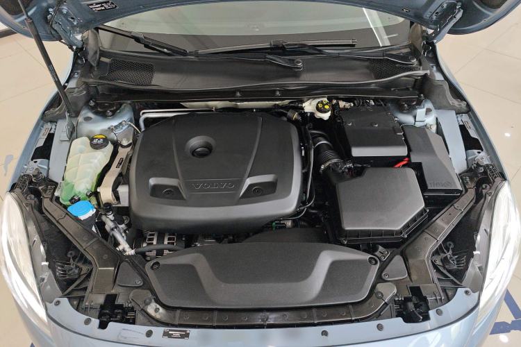 Used Volvo V40 2018 T3 Smart Edition Engine Bay