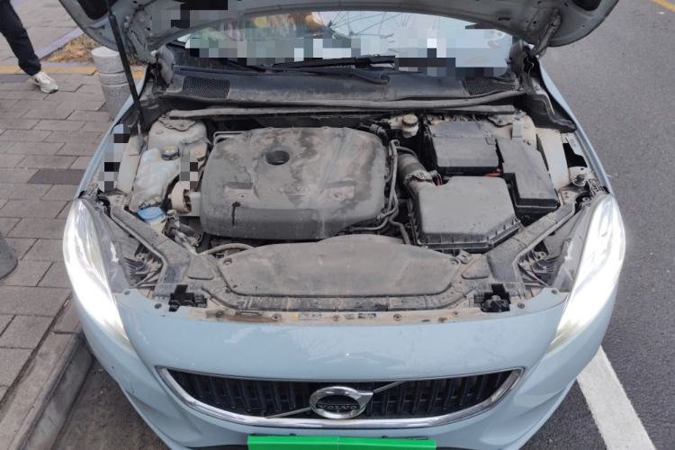 Used Volvo V40 2018 T3 Smart Edition Engine Bay