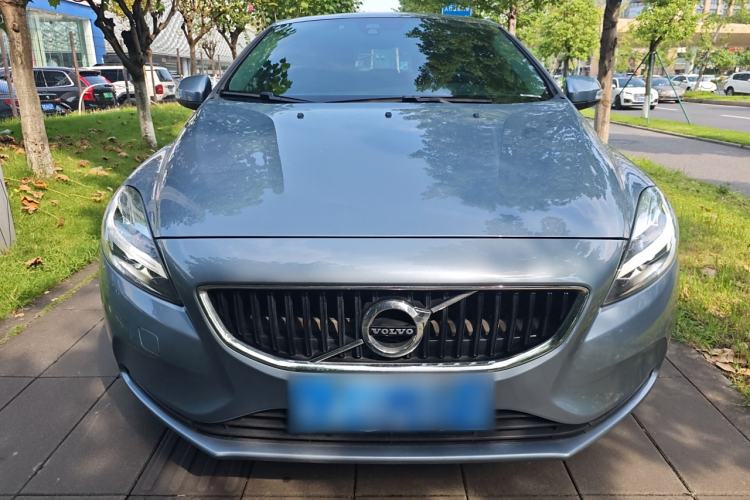 Used Volvo V40 2018 T3 Smart Edition Exterior 1