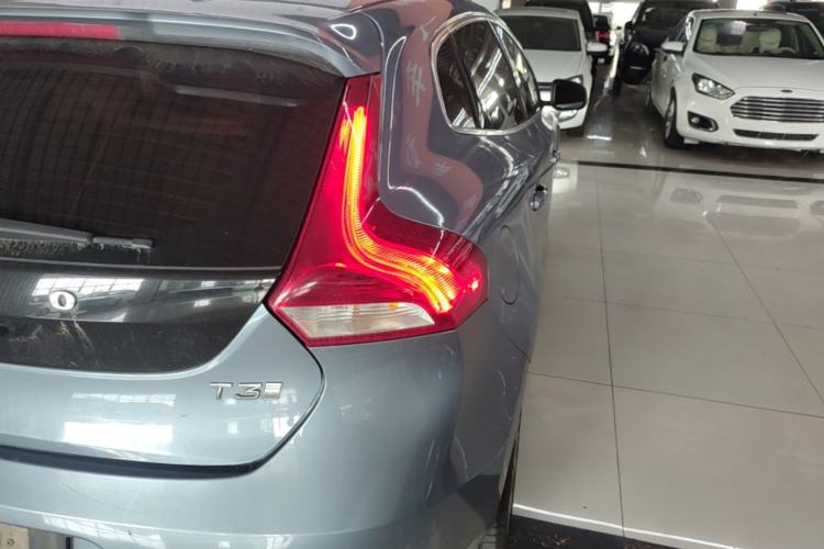 Used Volvo V40 2018 T3 Zhiya Edition Exterior 3