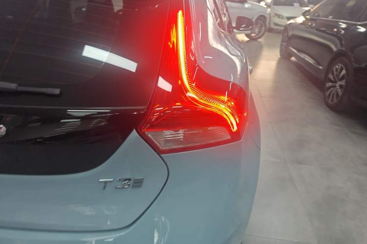 Used Volvo V40 2018 T3 Zhiya Edition Exterior 3