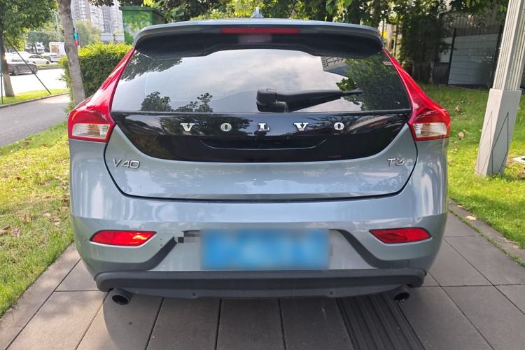 Used Volvo V40 2018 T3 Smart Edition Exterior 4
