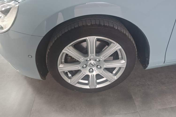 Used Volvo V40 2018 T3 Zhiya Edition Exterior 4