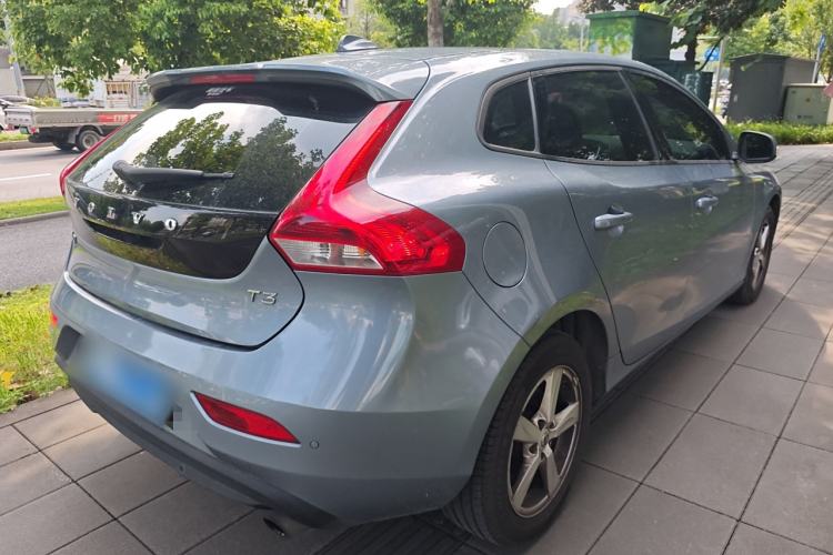 Used Volvo V40 2018 T3 Smart Edition Exterior 5