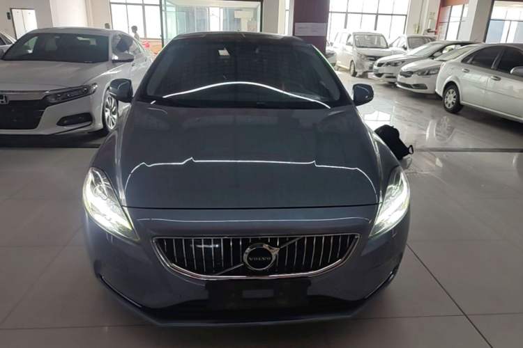 Used Volvo V40 2018 T3 Zhiya Edition Front