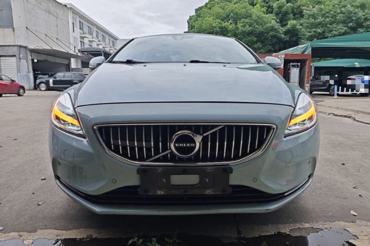 Used Volvo V40 2018 T3 Zhiya Edition Front