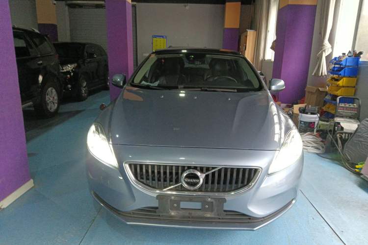 Used Volvo V40 2018 T3 Zhiyi Edition Front