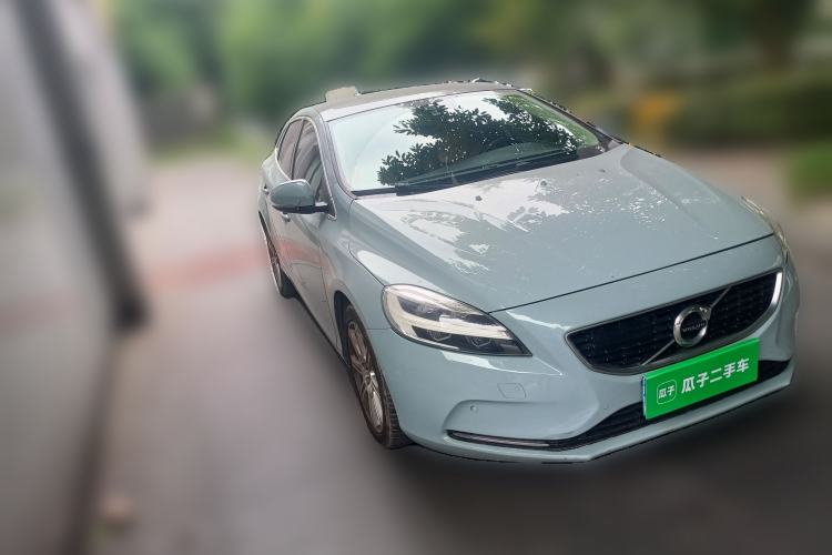 Used Volvo V40 2018 T3 Zhiya Edition Front Right 45 Deg
