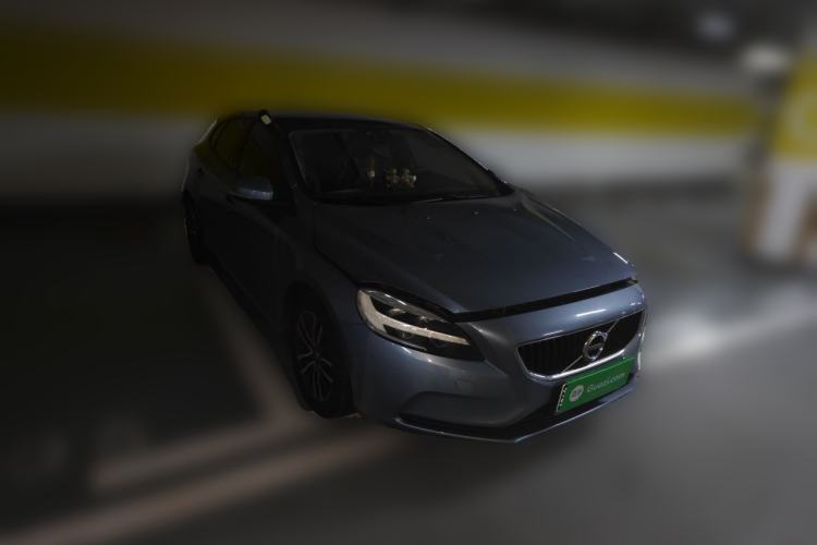 Used Volvo V40 2018 T3 Zhiyi Edition Front Right 45 Deg