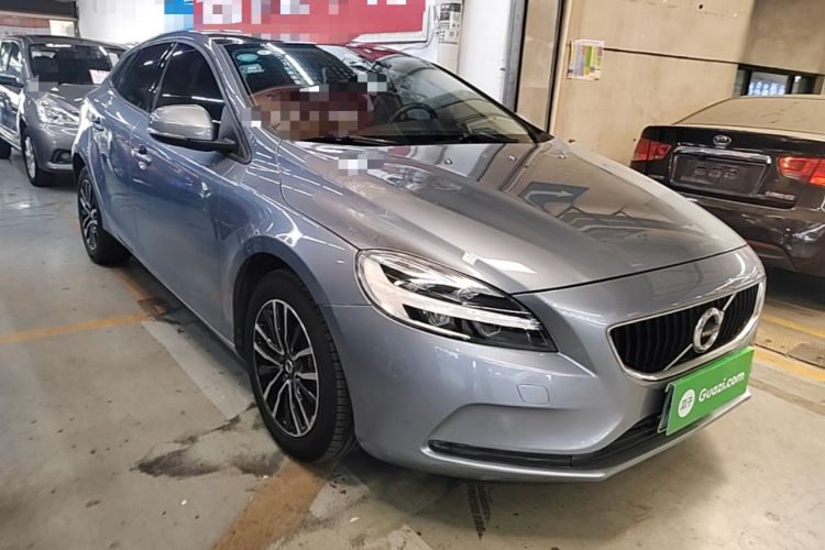 Used Volvo V40 2018 T3 Zhiyi Edition Front Right 45 Deg