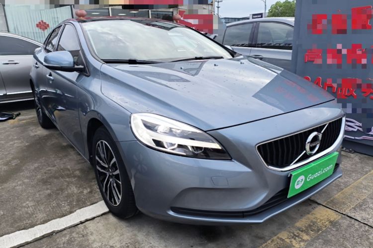 Used Volvo V40 2018 T3 Zhiyi Edition Front Right 45 Deg