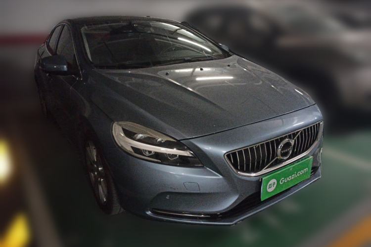 Used Volvo V40 2018 T3 Zhiya Edition Front Right 45 Deg