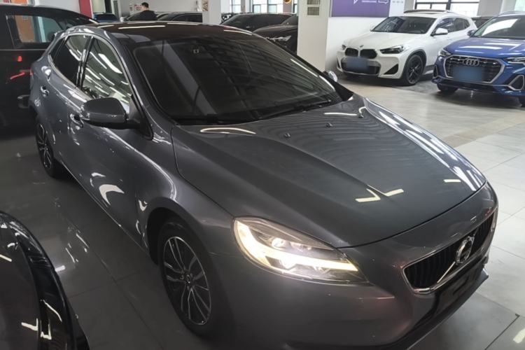 Used Volvo V40 2018 T3 Zhiyi Edition Front Right 45 Deg