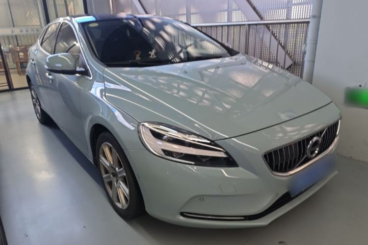 Used Volvo V40 2018 T3 Zhiya Edition Front Right 45 Deg
