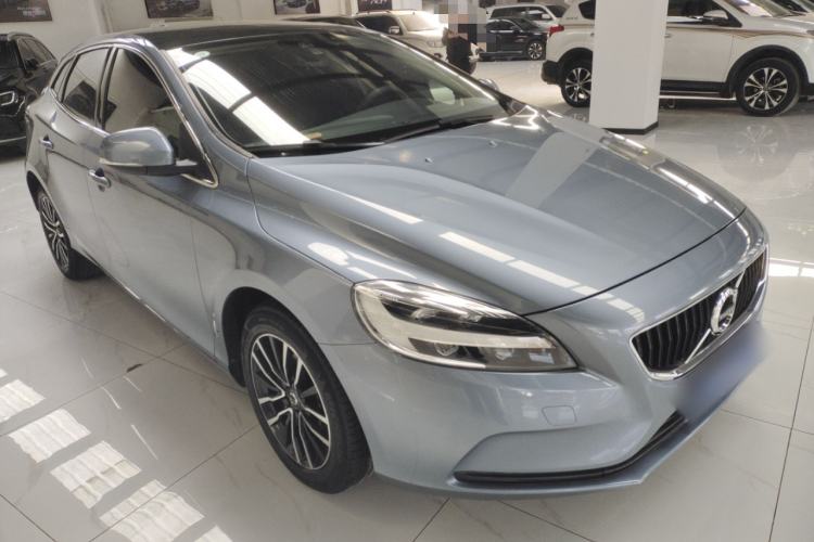 Used Volvo V40 2018 T3 Zhiyi Edition Front Right 45 Deg