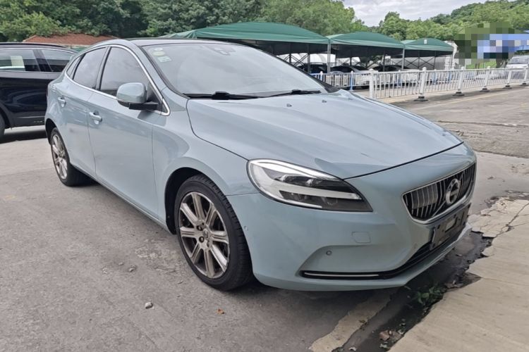 Used Volvo V40 2018 T3 Zhiya Edition Front Right 45 Deg