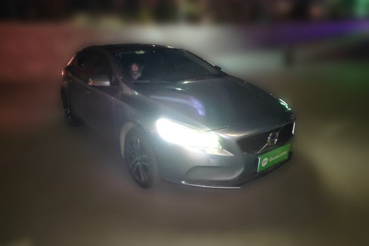 Used Volvo V40 2018 T3 Zhiyi Edition Front Right 45 Deg