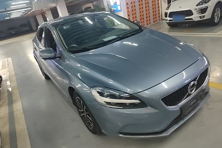 Used Volvo V40 2018 T3 Zhiyi Edition Front Right 45 Deg