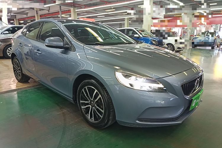Used Volvo V40 2018 T3 Zhiyi Edition Front Right 45 Deg
