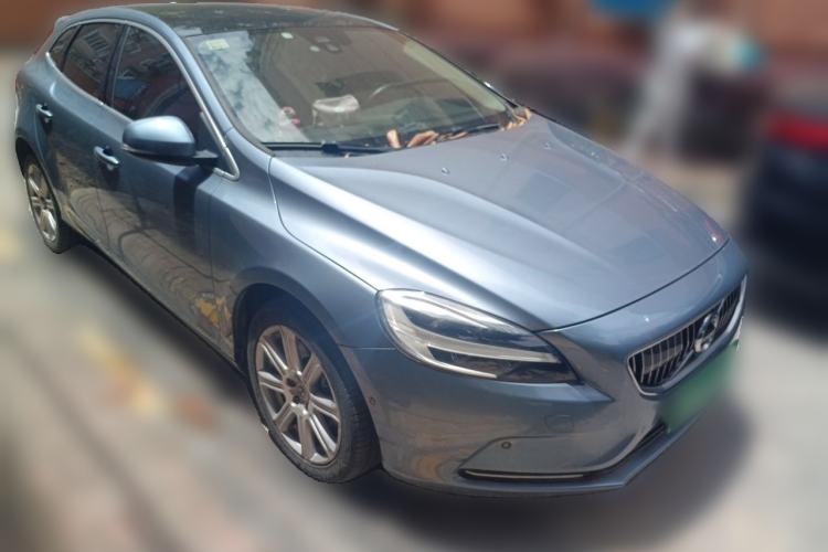 Used Volvo V40 2018 T3 Zhiya Edition Front Right 45 Deg