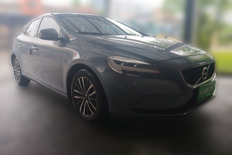 Used Volvo V40 2018 T3 Zhiyi Edition Front Right 45 Deg