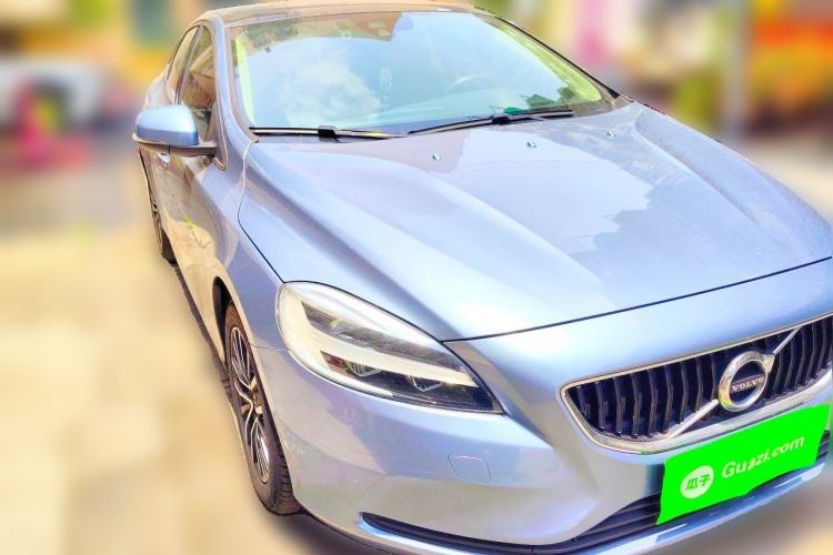 Used Volvo V40 2018 T3 Zhiyi Edition Front Right 45 Deg