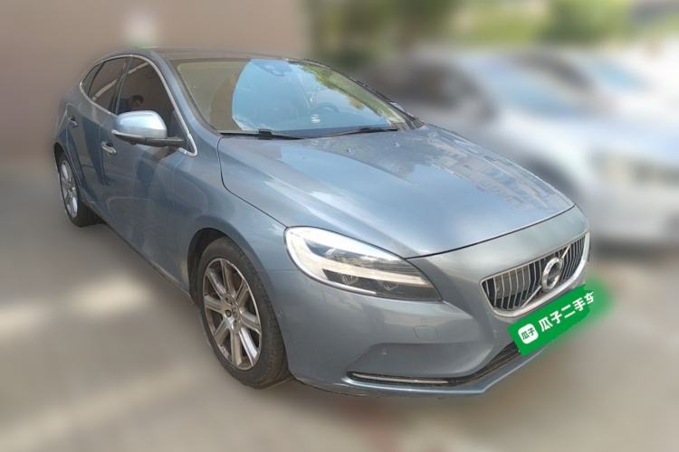 Used Volvo V40 2018 T3 Zhiya Edition Front Right 45 Deg