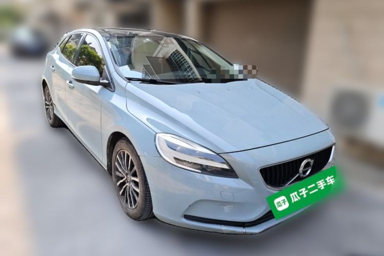 Used Volvo V40 2018 T3 Zhiyi Edition Front Right 45 Deg