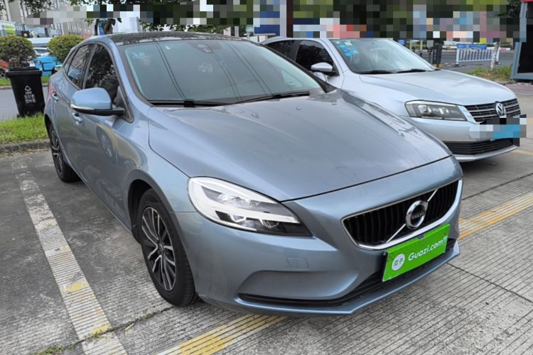 Used Volvo V40 2018 T3 Zhiyi Edition Front Right 45 Deg