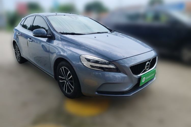 Used Volvo V40 2018 T3 Zhiyi Edition Front Right 45 Deg