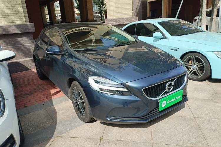 Used Volvo V40 2018 T3 Zhiyi Edition Front Right 45 Deg