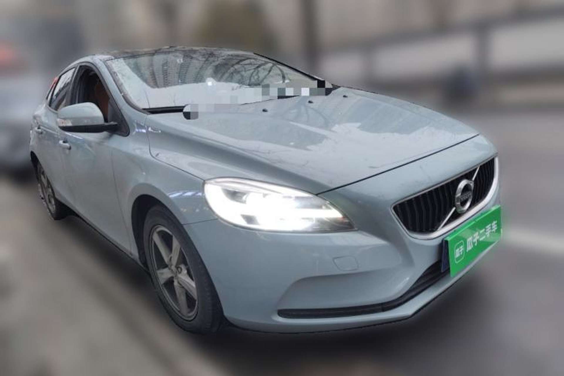 Used Volvo V40 2018 T3 Smart Edition Front Right 45 Deg
