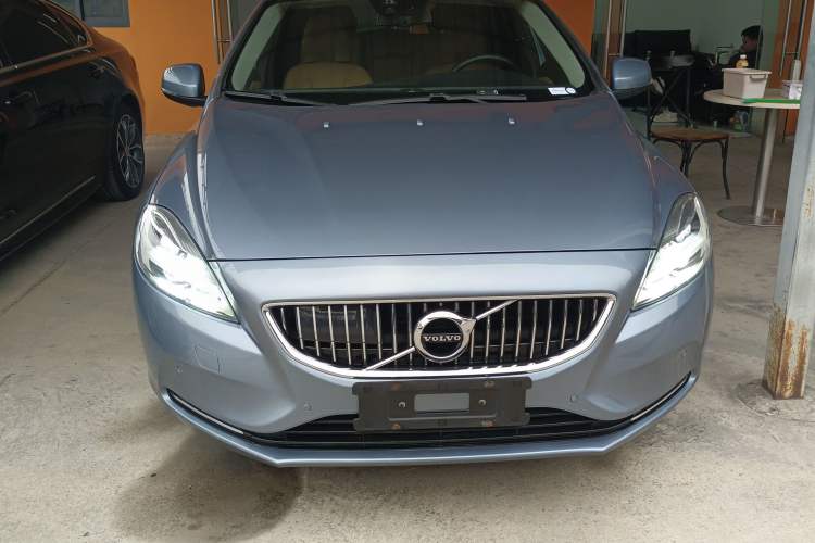Used Volvo V40 2018 T3 Zhiya Edition Front