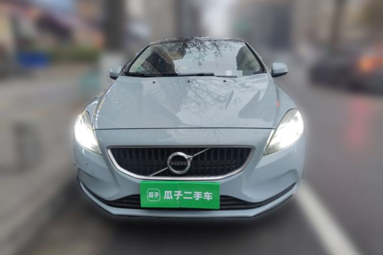 Used Volvo V40 2018 T3 Smart Edition Front