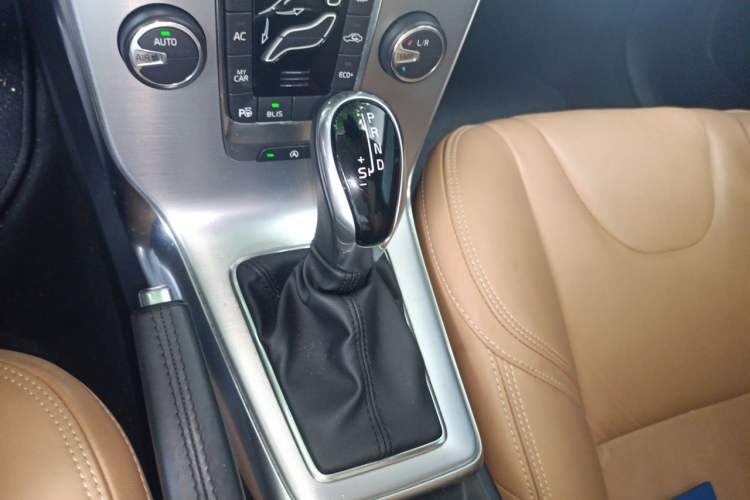 Used Volvo V40 2018 T3 Zhiya Edition Gear Lever