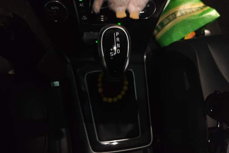 Used Volvo V40 2018 T3 Zhiyi Edition Gear Lever