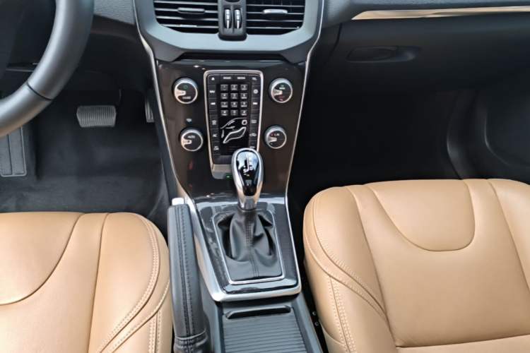 Used Volvo V40 2018 T3 Zhiyi Edition Gear Lever